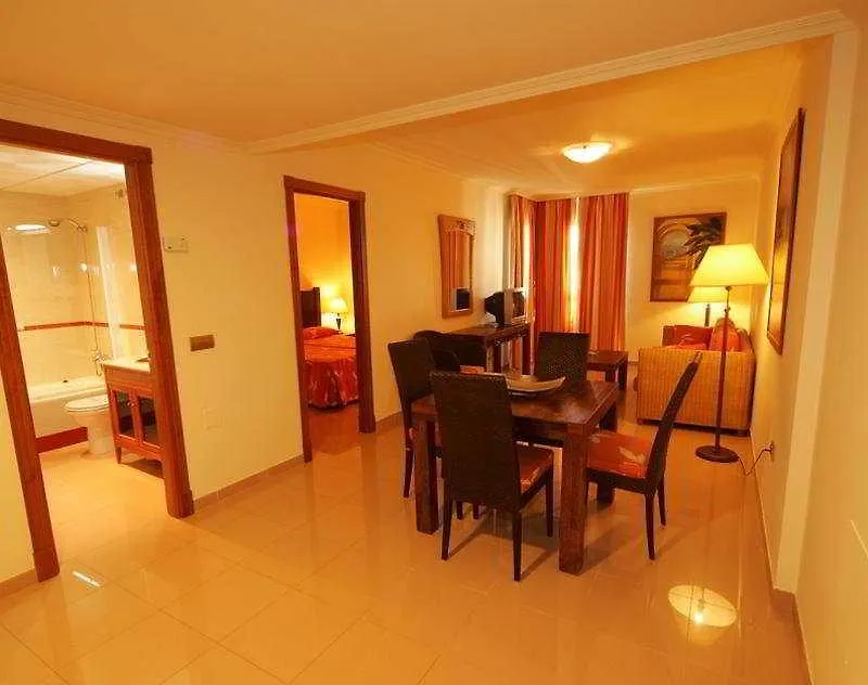 Toboso Apar - Turis Hotel Nerja 3*,