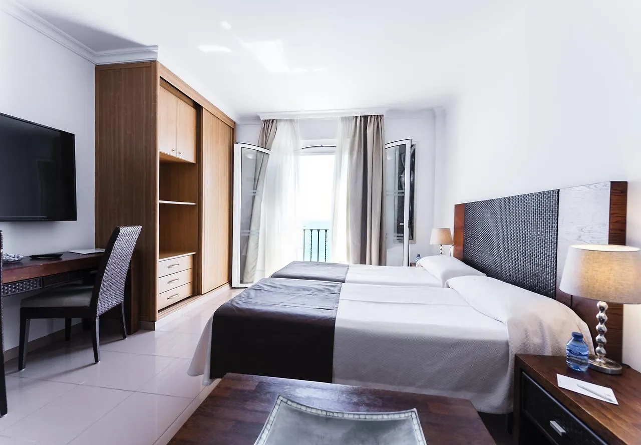 Hotel Toboso Apar - Turis Nerja 3*,